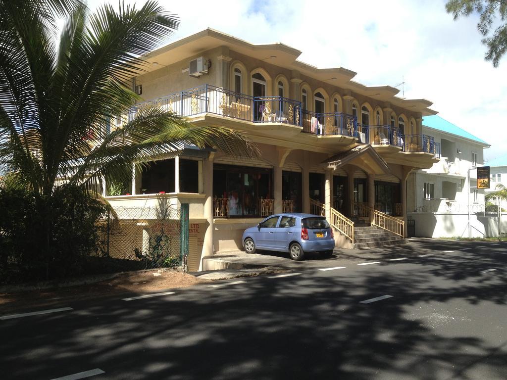 White Shell Lounge And Restaurant Hotel Flic en Flac ภายนอก รูปภาพ